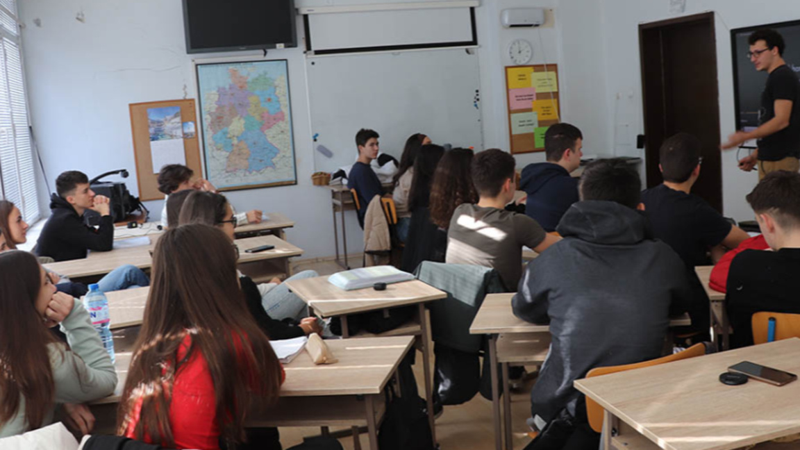 Ученици от цялата страна ще повишават фи...