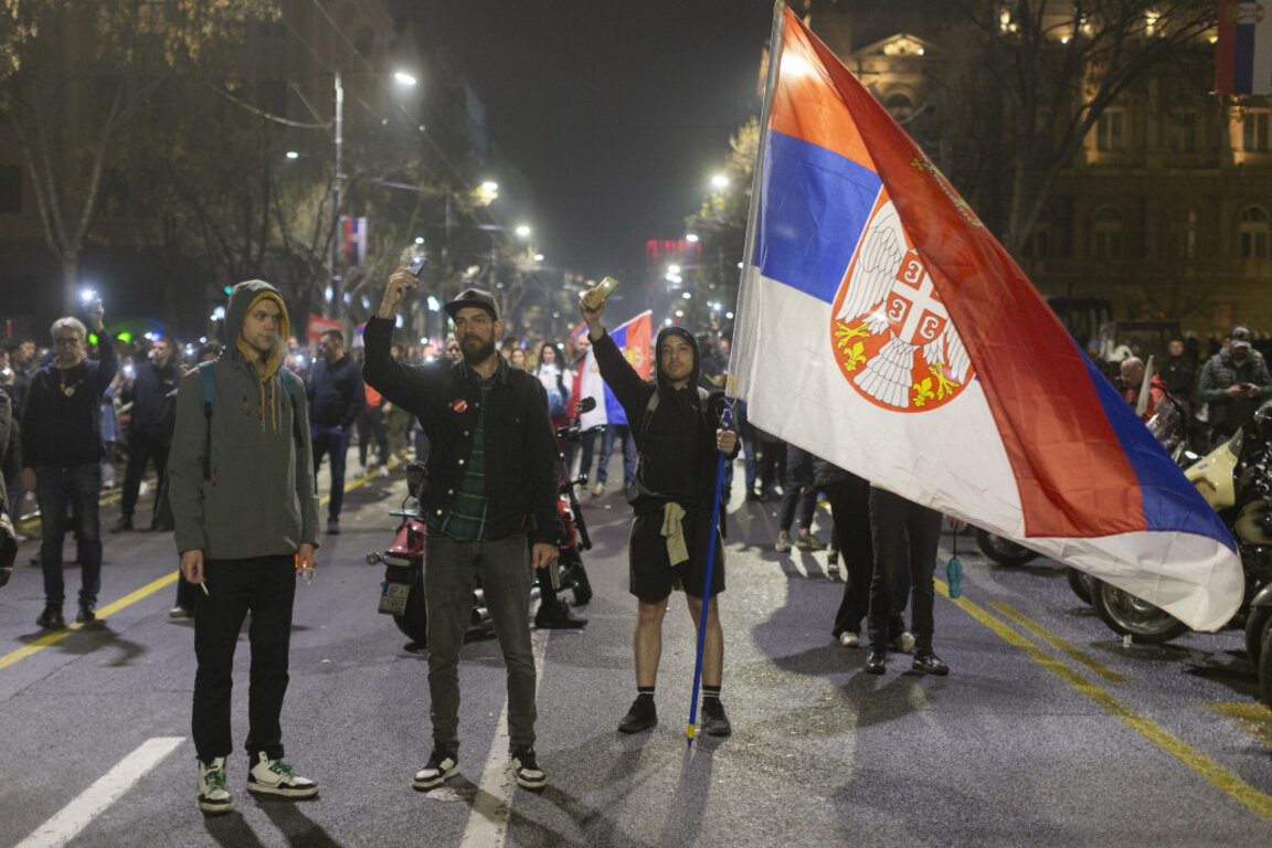 На протеста в Белград са пострадали най-малко 48 полицейски служители и 22 граждани