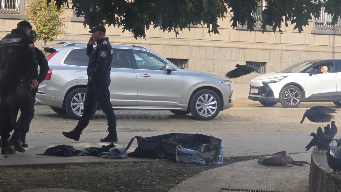 След проверката беше установено, че в куфара има дрехи и той не представлява опасност.