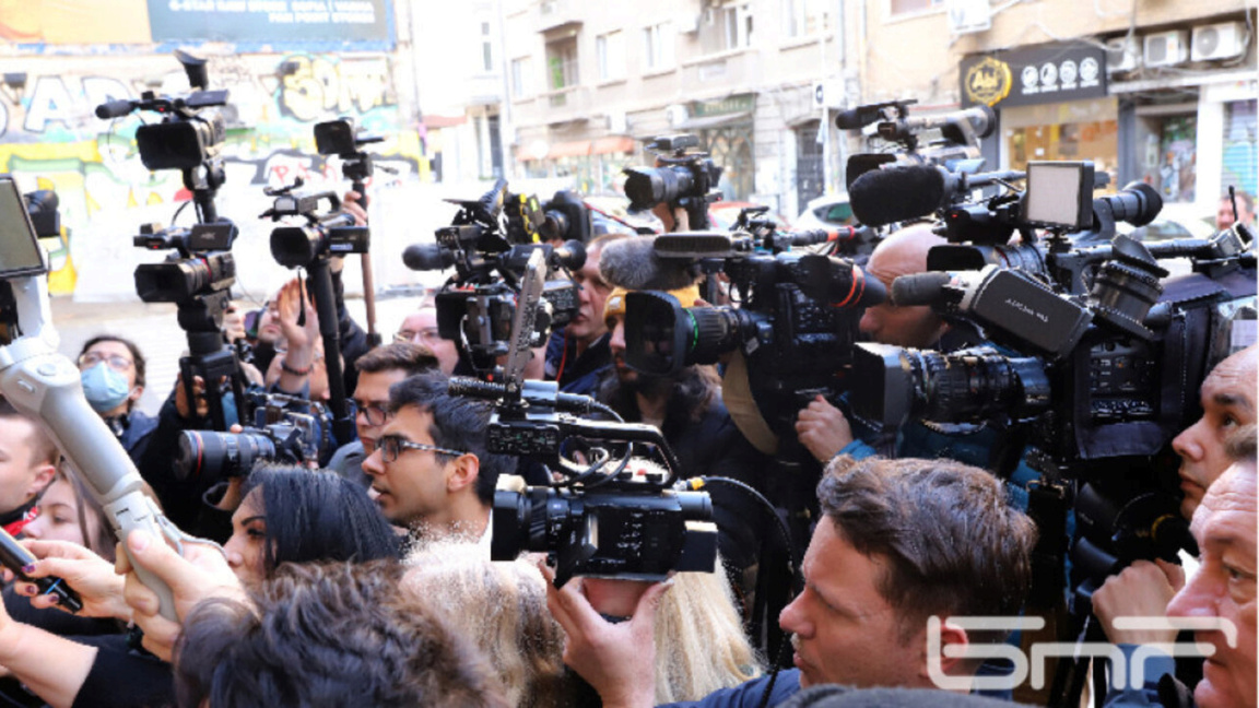 Les médias contemporains sont en compétition pour la confiance du public