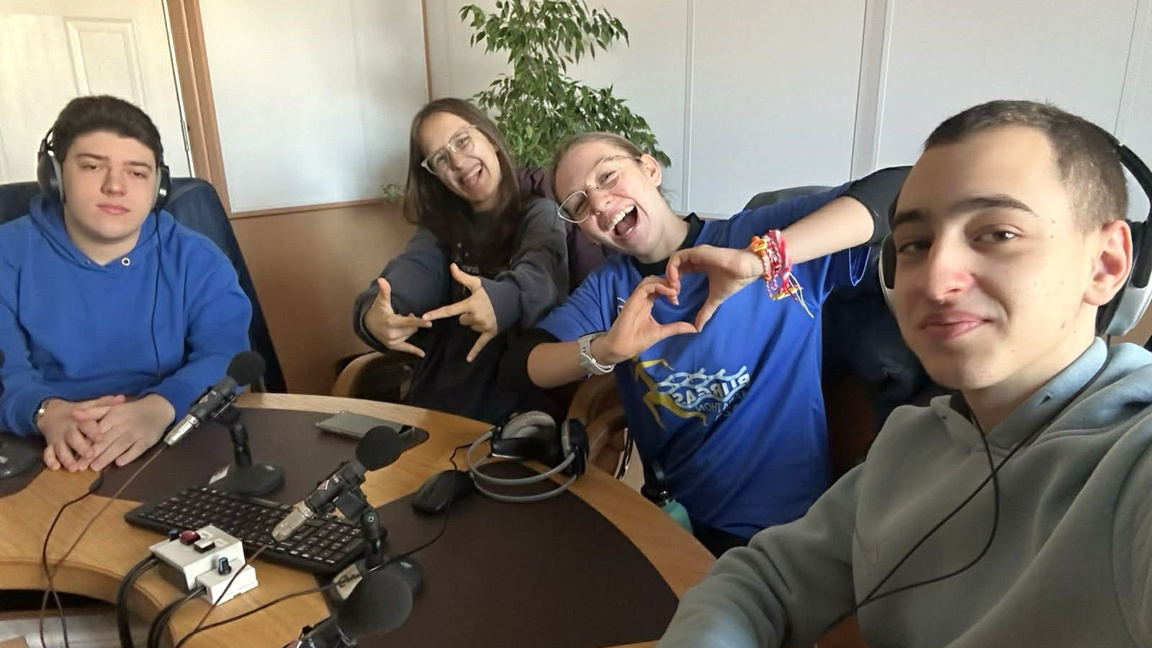 Георги, Михаела, Алекс и Никола (отляво надясно) минути преди да започне предаването