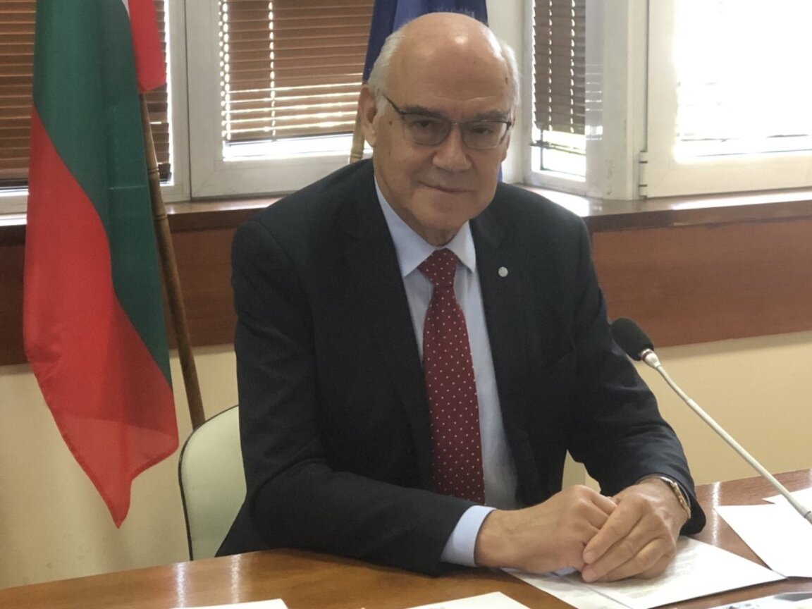 Иван Иванов