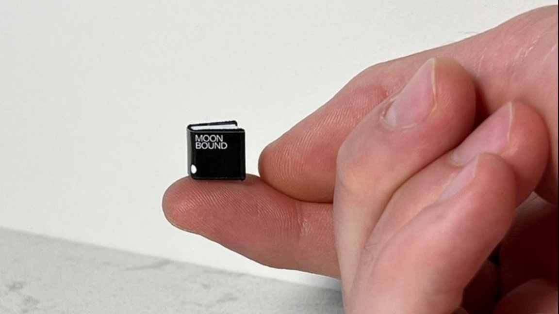 Έκθεση που χωρά σε 1 κυβικό εκατοστό θα ταξιδέψει προς τη Σελήνη