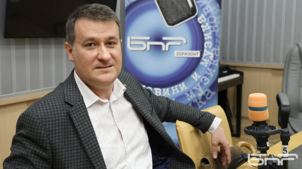 Доц. Милен Любенов