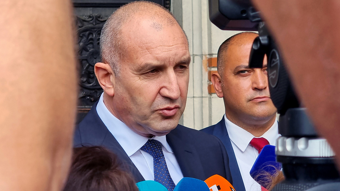 Rumen Radev: El déficit no puede reducirse al 3 %