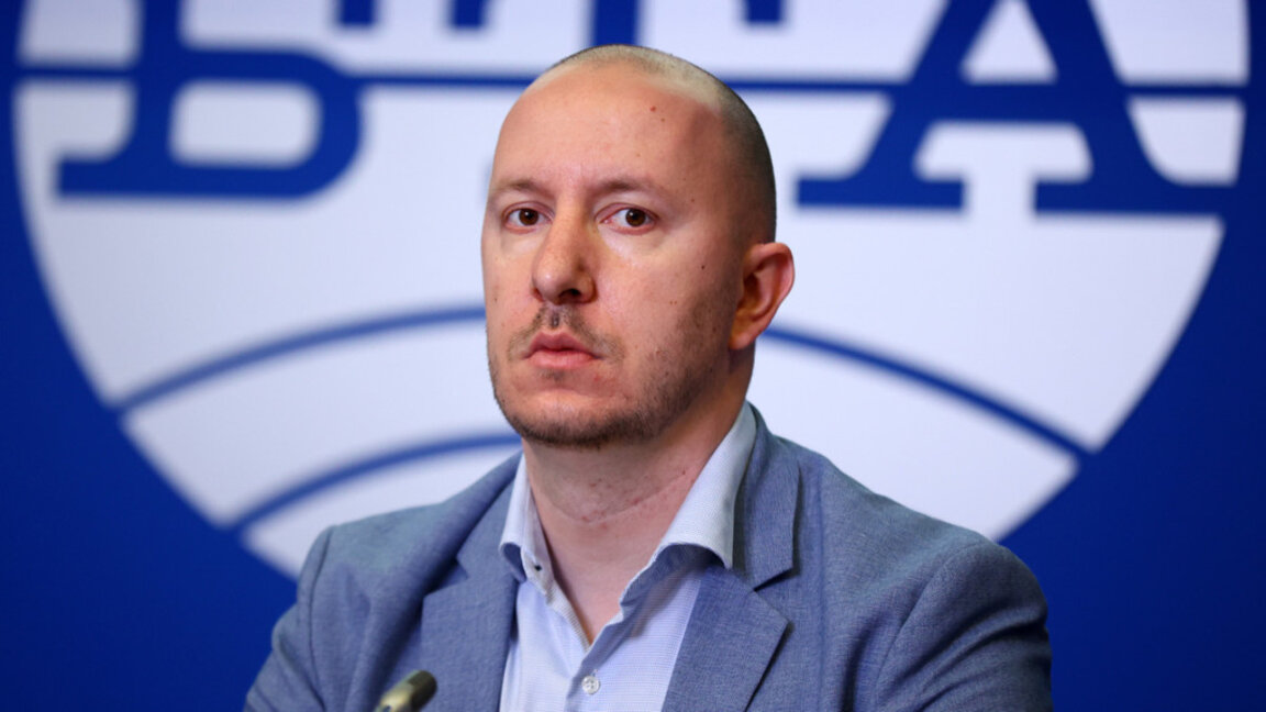 Михаил Кръстев