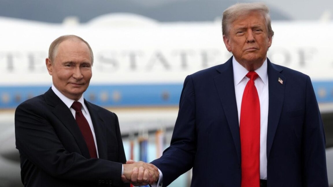 Путин и Тръмп на срещата в Аляска 2025 година