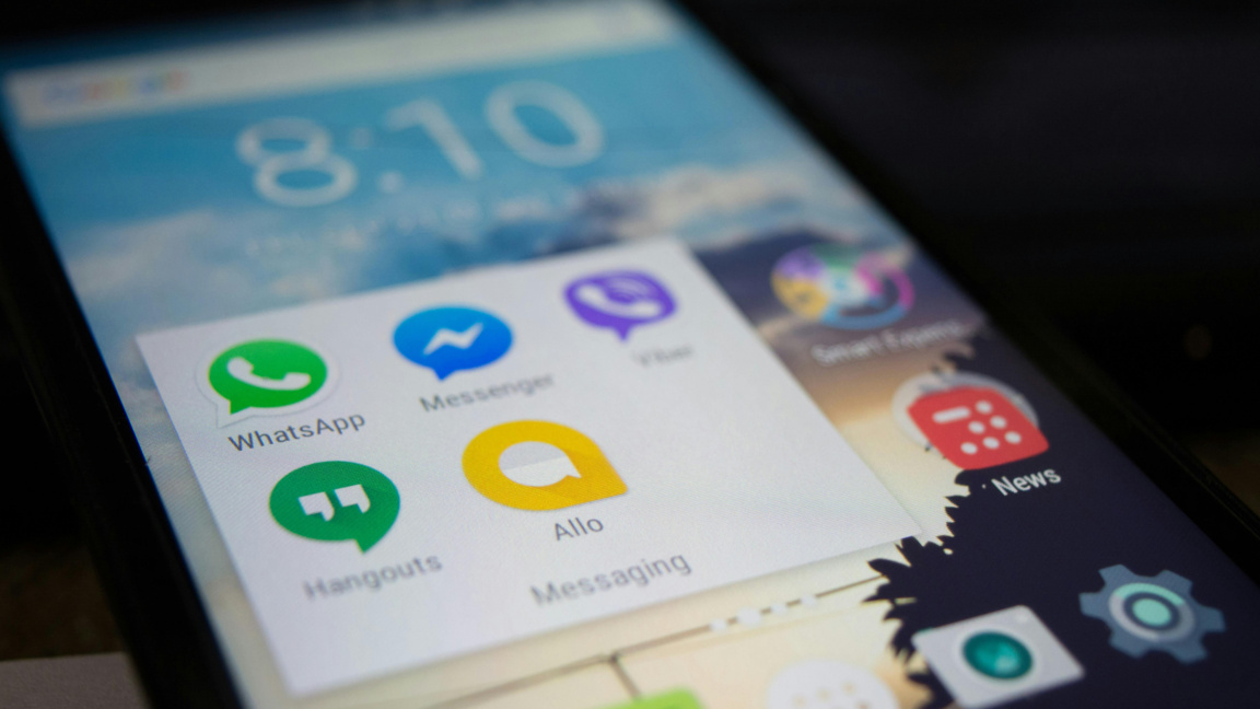 Евродепутати искат от ЕК по-строги мерки за социалните мрежи