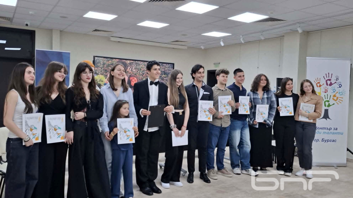 Представиха седмия брой на списанието "За хвърчащите хора"