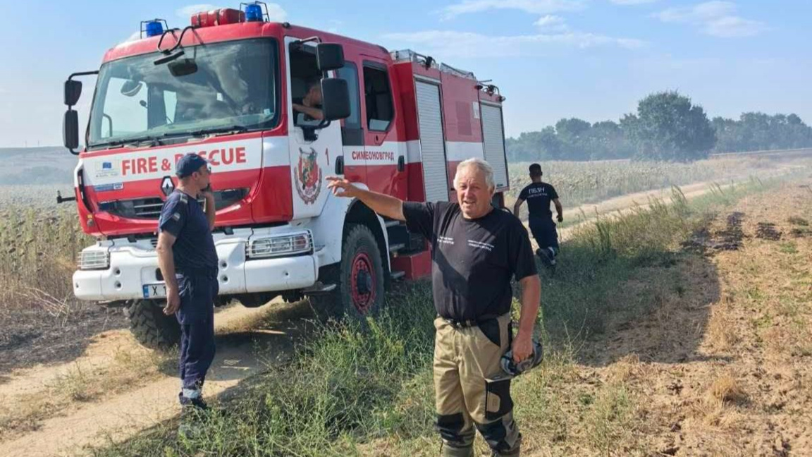 Военни участват в потушаването на пожара в Хасковско