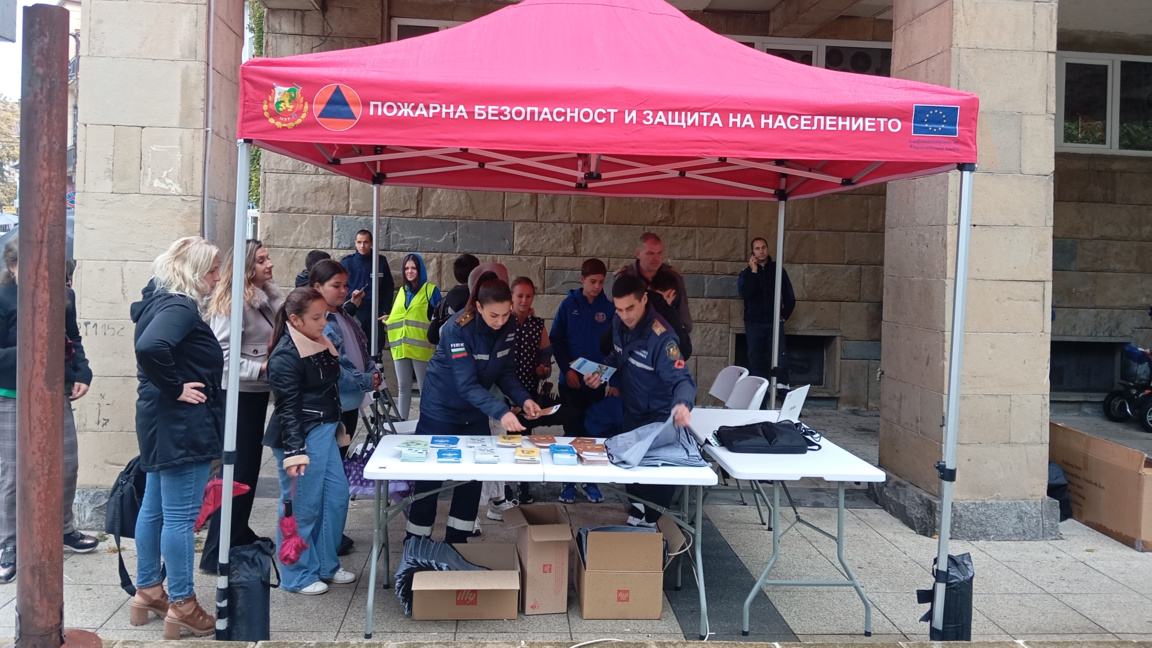Ученици в Монтана получиха "Раница за бедствия"