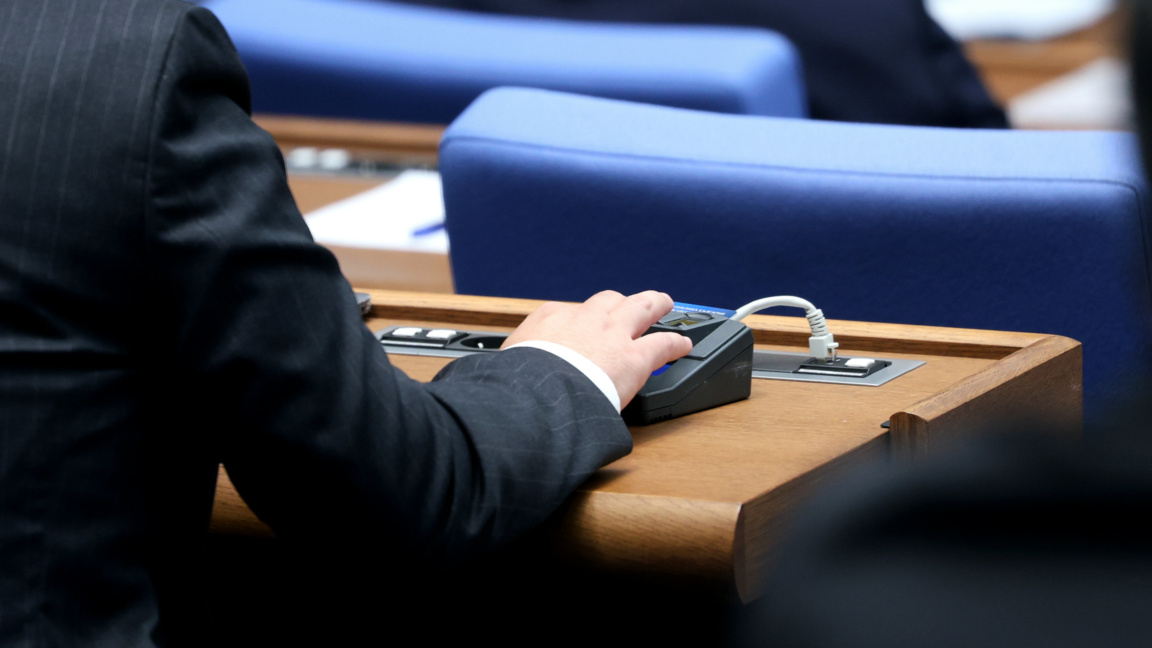 Парламентът прие на първо четене промени за машинен вот в Изборния кодекс