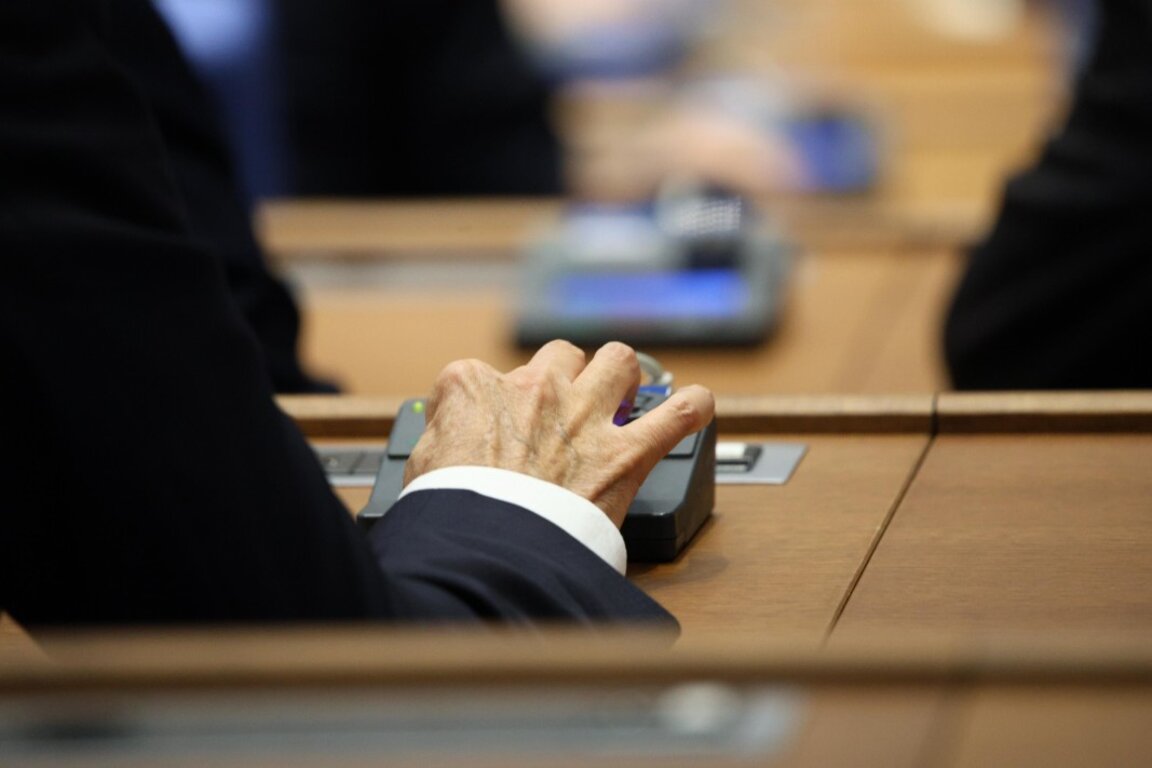 Депутатите отново не си избраха председател