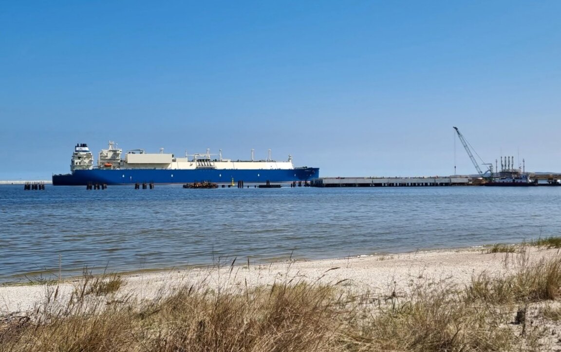 В новия пакет от санкции на ЕС срещу Русия не фигурира постепенен отказ от природен газ