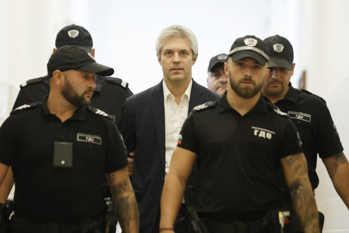 Благомир Коцев на влизане в съдебната зала: Благодаря на всички за подкрепата