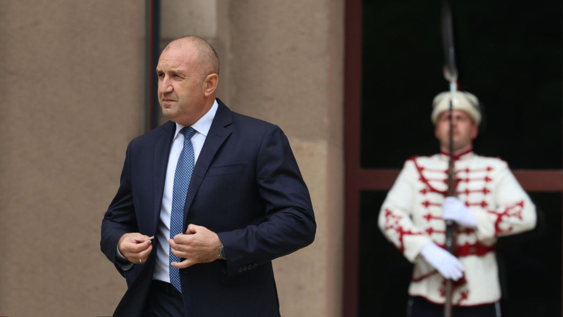 Ο Ρούμεν Ράντεφ ανακοίνωσε ότι εγκαταλείπει το προεδρικό αξίωμα 