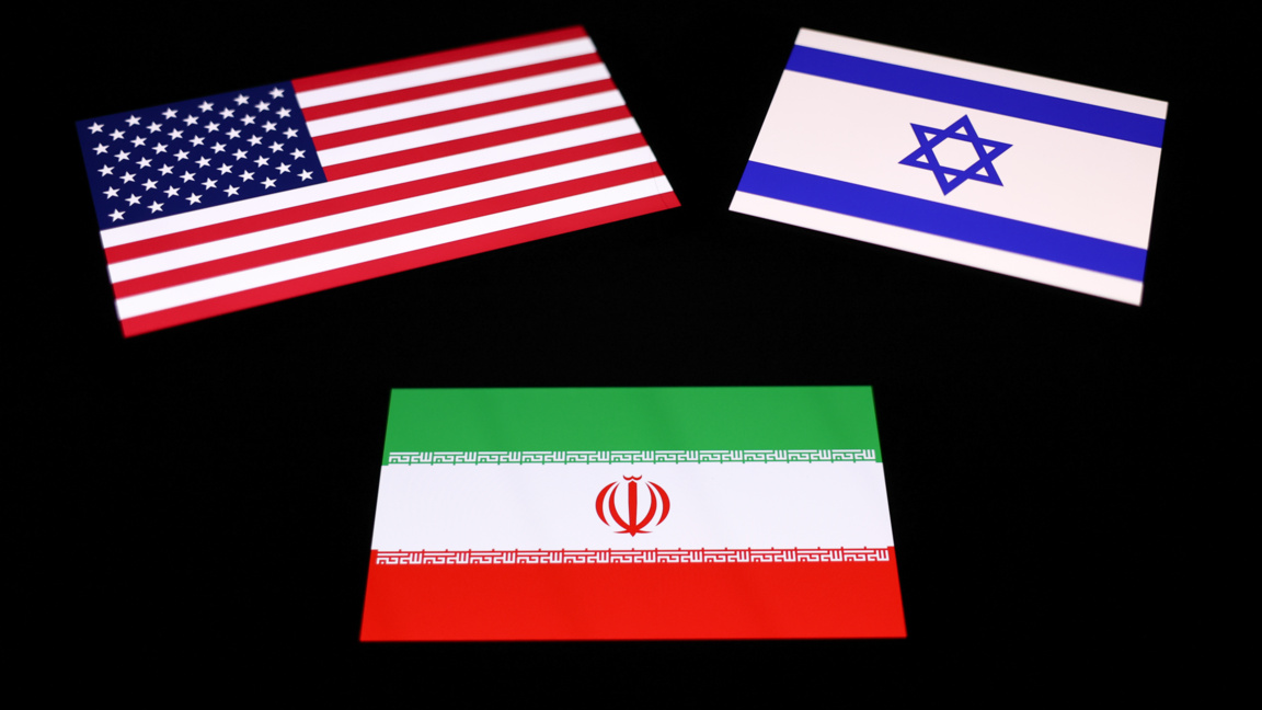 Колаж с флаговете на САЩ, Израел и Иран