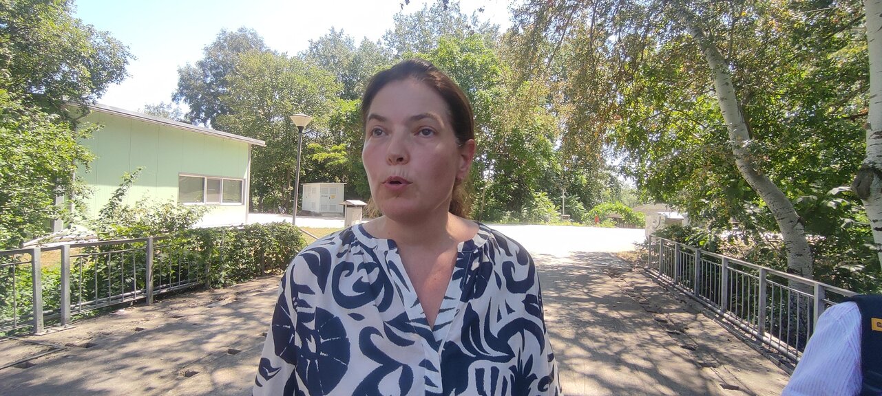 Министърът на енергетиката Ива Петрова дава брифинг при посещението си в АЕЦ " Козлодуй".