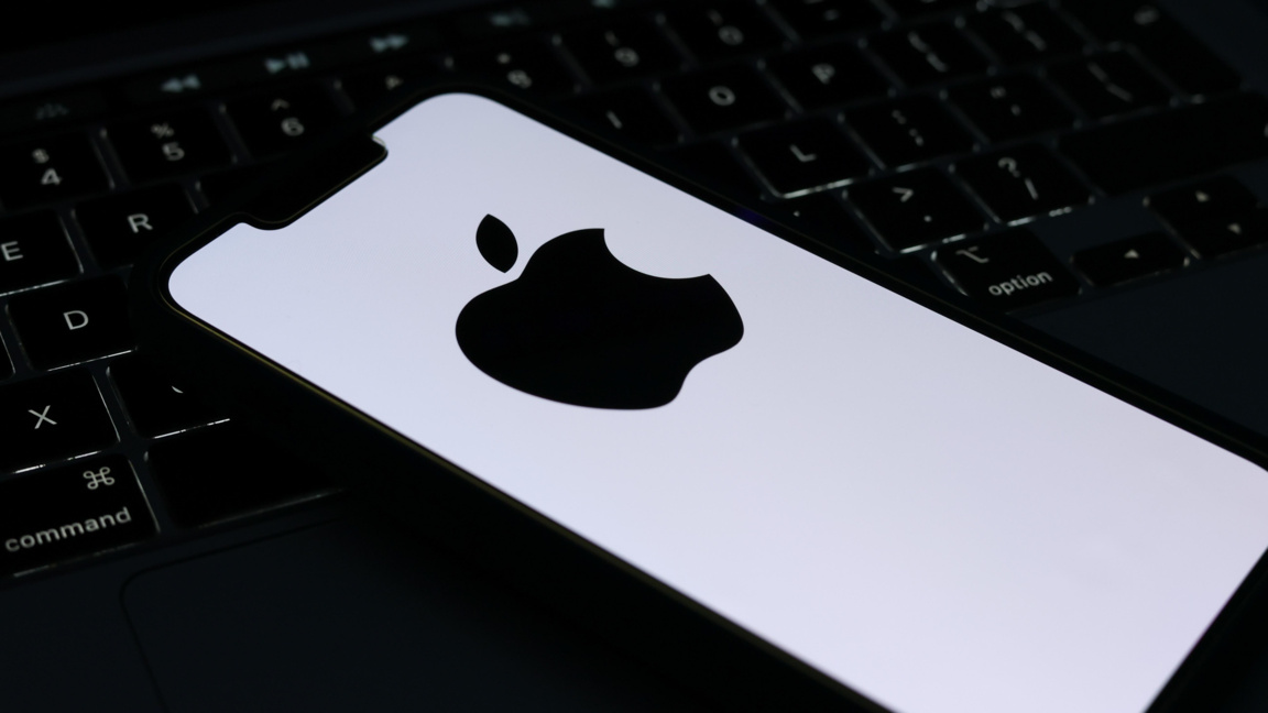 Apple влиза в съдебен сблъсък с OpenAI с...