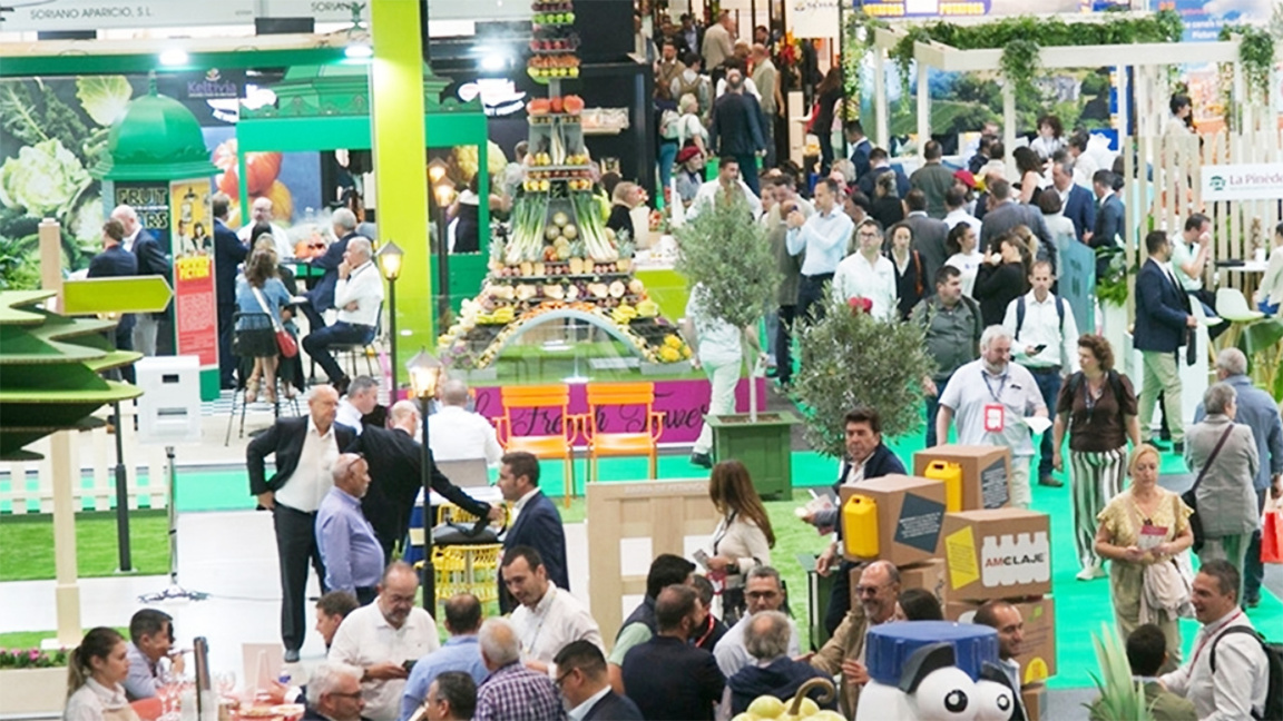 Prodhues bujqësorë bullgarë prezantojnë produktet e tyre në një panair në Madrid