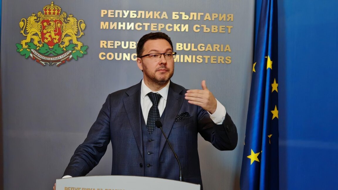 Министър Даниел Митов