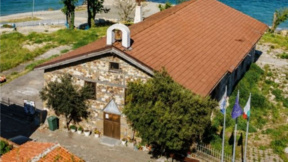Una liturgia episcopal reúne al clero búlgaro y griego en Pomorie