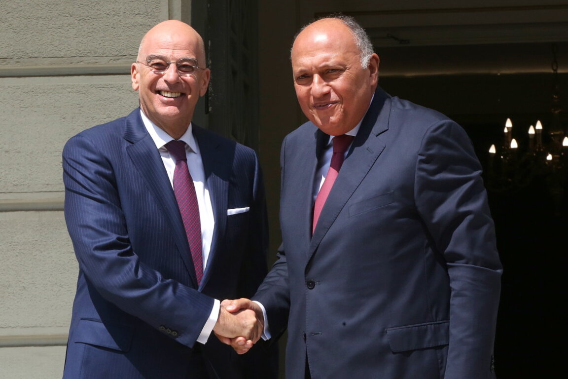 Гръцкият министър на отбраната Никос Дендиас