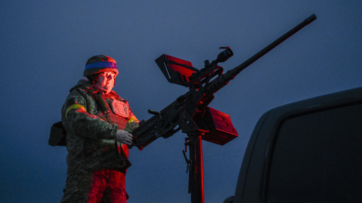 Украински боец от част за борба с дронове на неуточнена позиция в Северна Украйна, 14 февруари 2026 г.