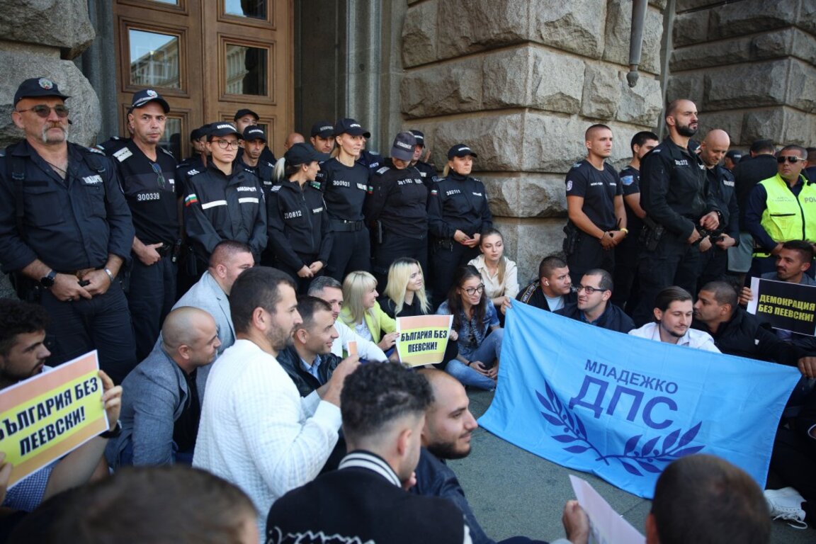 ЦИК се събира на извънредно заседание заради двете ДПС-та