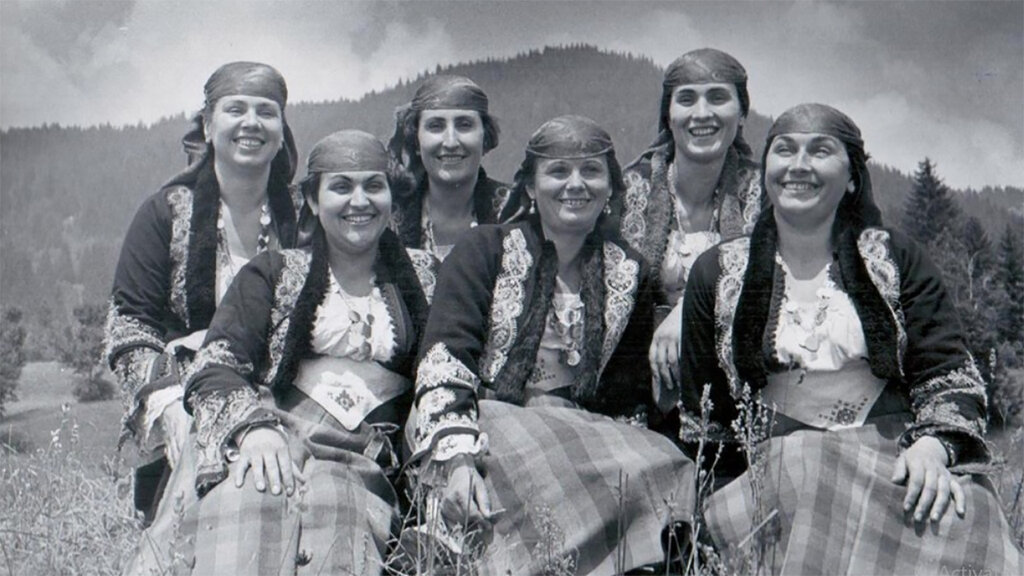 Valya Balkanska (first row, in the middle)
