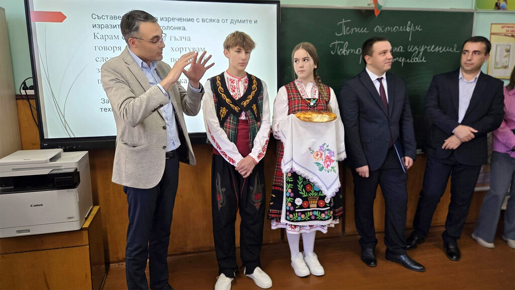 В Тараклия откриха модернизиран кабинет по български език, култура и история