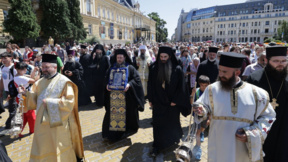 Thousands in Sofia flock to see Hawaiian Myrrh-Streaming Icon of Virgin Mary