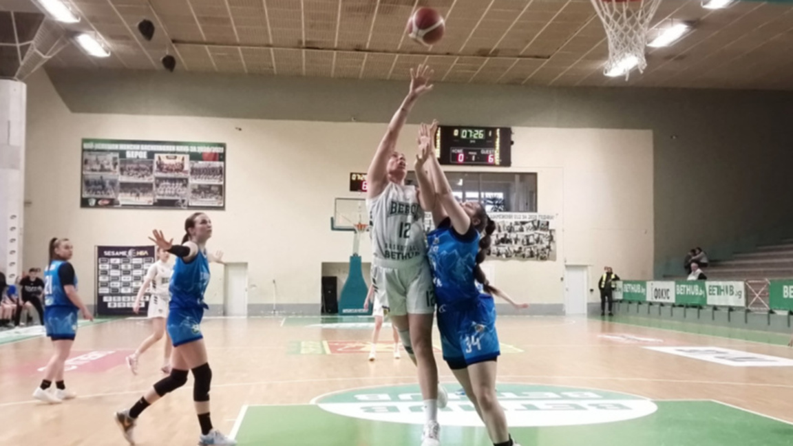 Баскетболистките на Берое поведоха в серията за бронзовите медали 