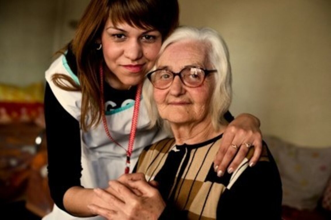 Проект на БЧК, с който се осигурява медицинска помощ от разстояние на уязвими възрастни хора в Северозападна България