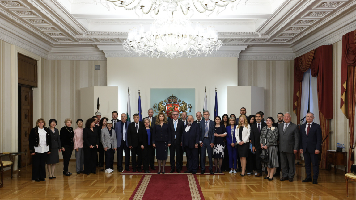 Президентът Йотова отличи дейци на културата