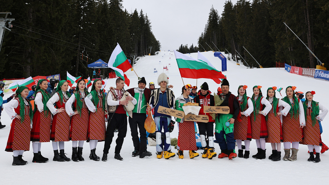 Bansko a accueilli nos olympiens au son de la gaïda et en costumes traditionnels