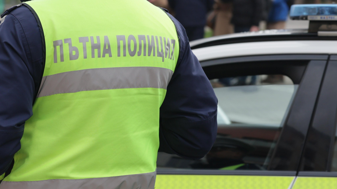 Глобиха Александър Кадиев заради телефон...
