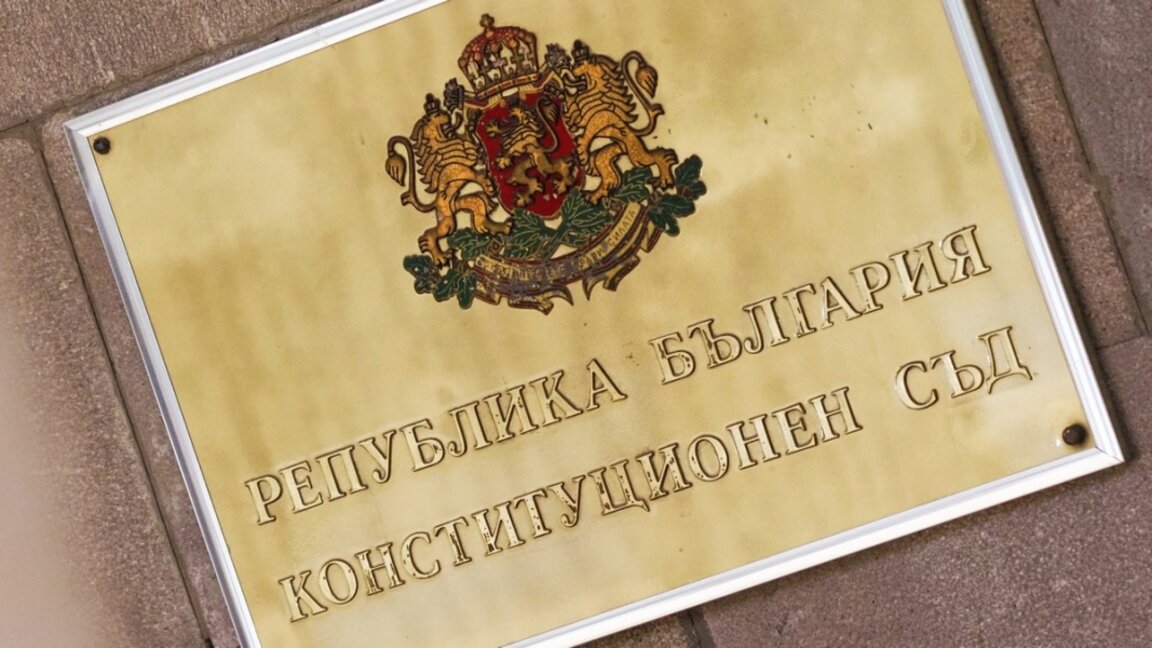 Адвокат Арнаудов: Някой трябва да каже, че царят е гол! КС да каже къде бърка парламентът