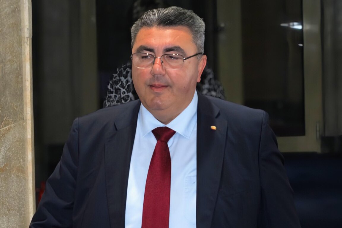 Танер Али