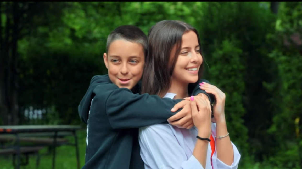 “Mania” ikilisinden “Başka Biri” parçası