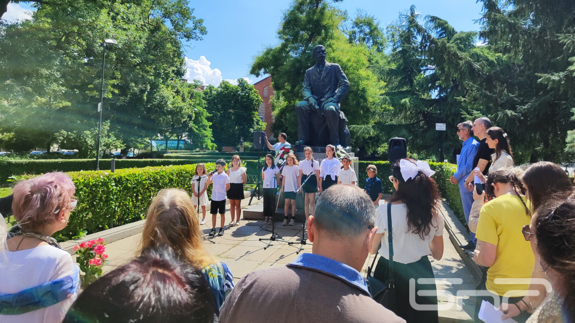  Обновена изложба и аудиогид представиха в къщата музей "Иван Вазов"