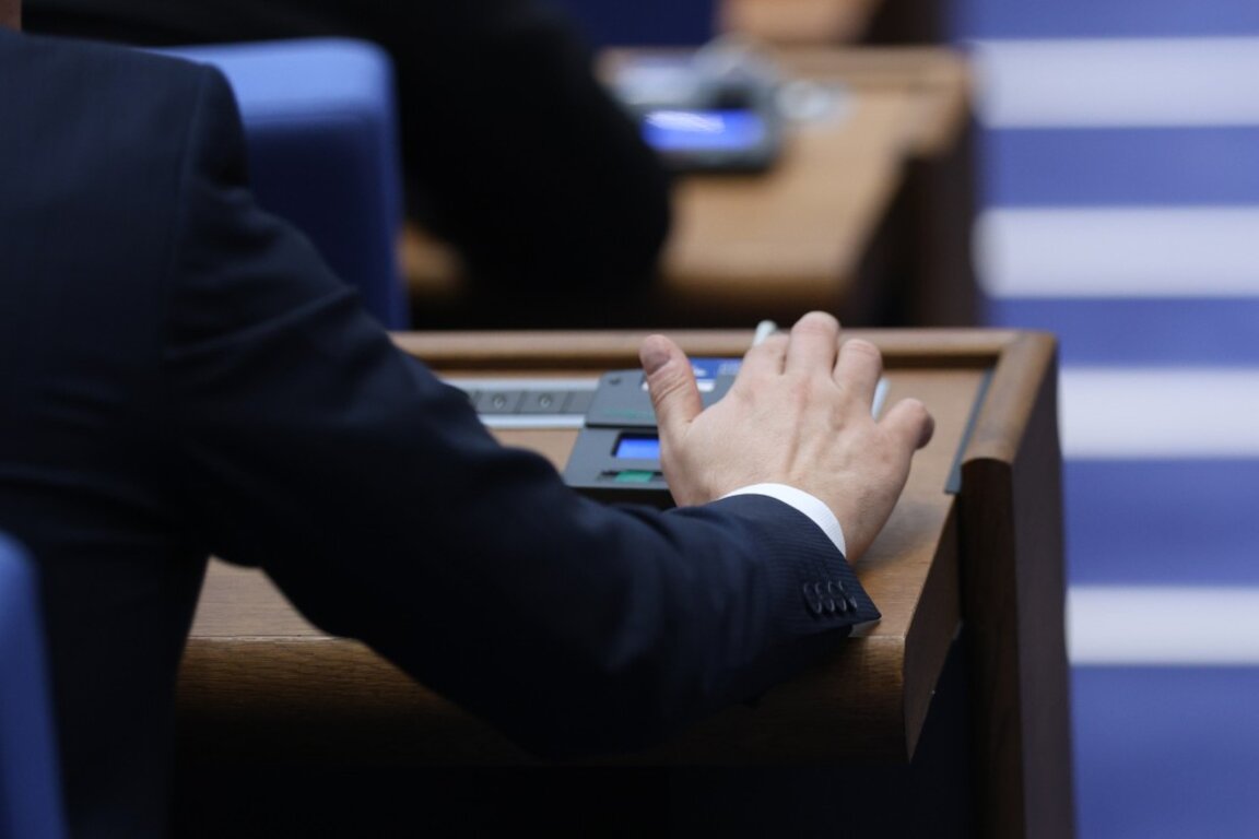 В НС ще обсъждат увеличението на заплатите на младите лекари