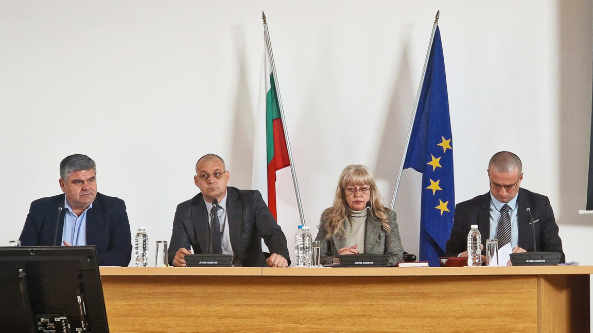 Началникът на отдел "Криминална полиция" към Националната полиция комисар Ангел Папалезов, директорът на ГДНП главен комисар Захари Васков, заместник-апелативният прокурор на Апелативна прокуратура-София Наталия Николова и зам.-директорът на ГДНП ст. комисар Иван Маджаров дадоха брифинг и представиха нова информация за хода на разследванията по случаите "Петрохан" и "Околчица" - 18 февруари 2026 г.