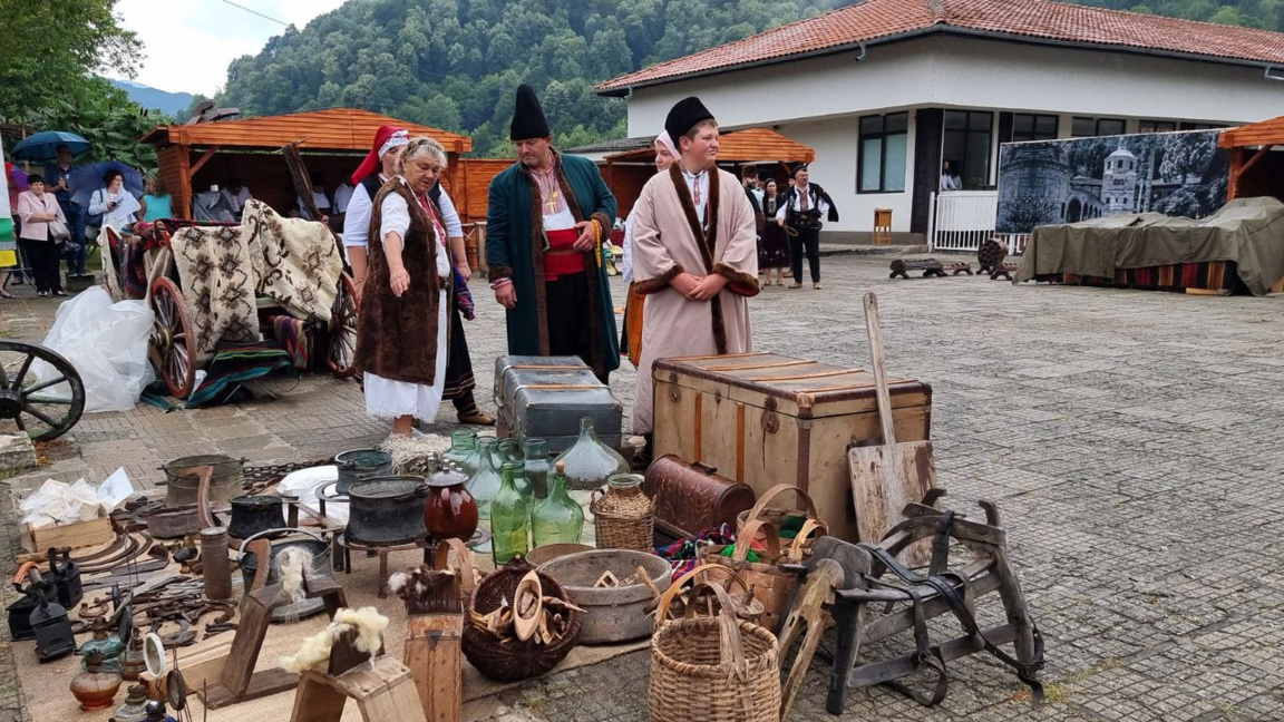 Das Dorf Oreschak lädt zum traditionellen Handwerksmarkt ein
