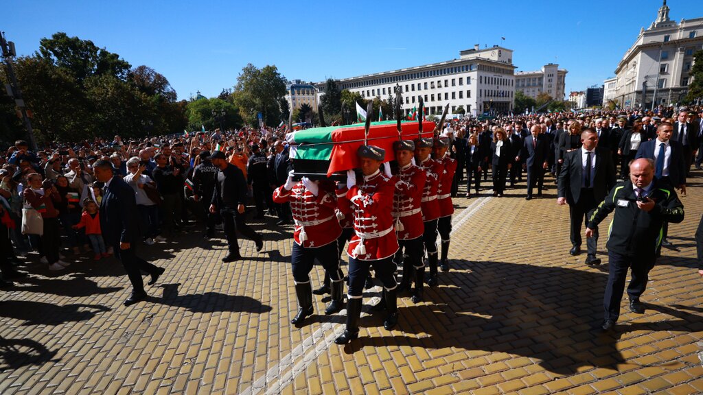 Des milliers à Sofia ont accueilli les ossements du tsar Samuel