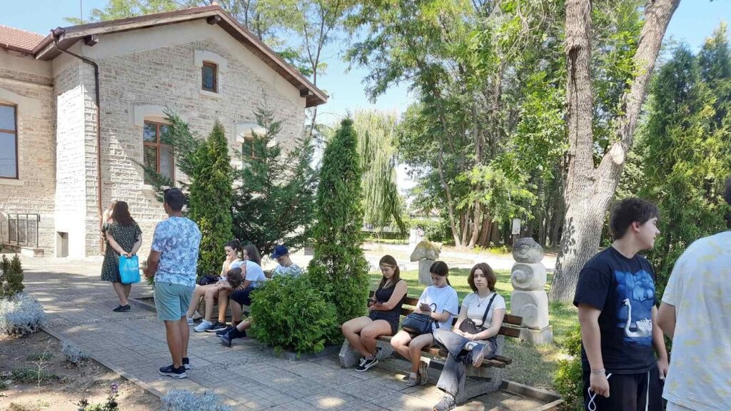 Lección sobre Bulgaria… espíritu ancestral en niños de “Izvorche” en Ucrania