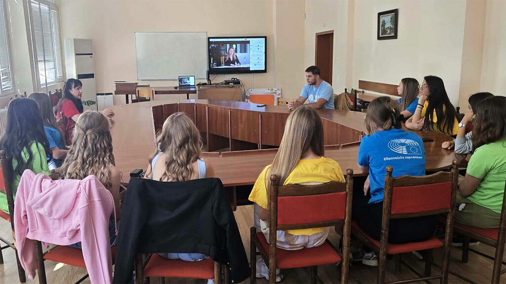Гражданское образование - практика, у которой есть место в болгарских школах