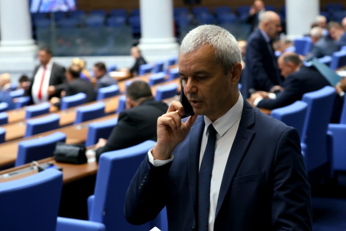 Председателят на "Възраждане" Костадин Костадинов в НС -  17 септември 2025 г.