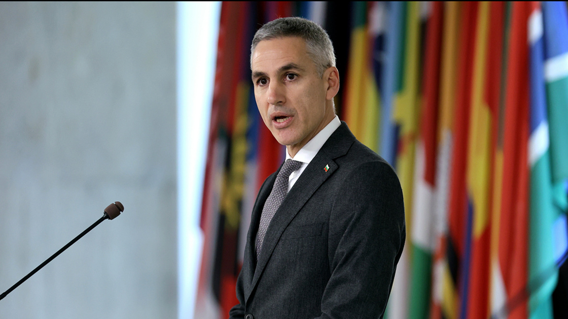 Guvernul Ghiurov amenință cu Curtea Cons...