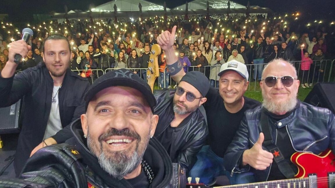 "Before You Say No" – D2 reunite in their original lineup